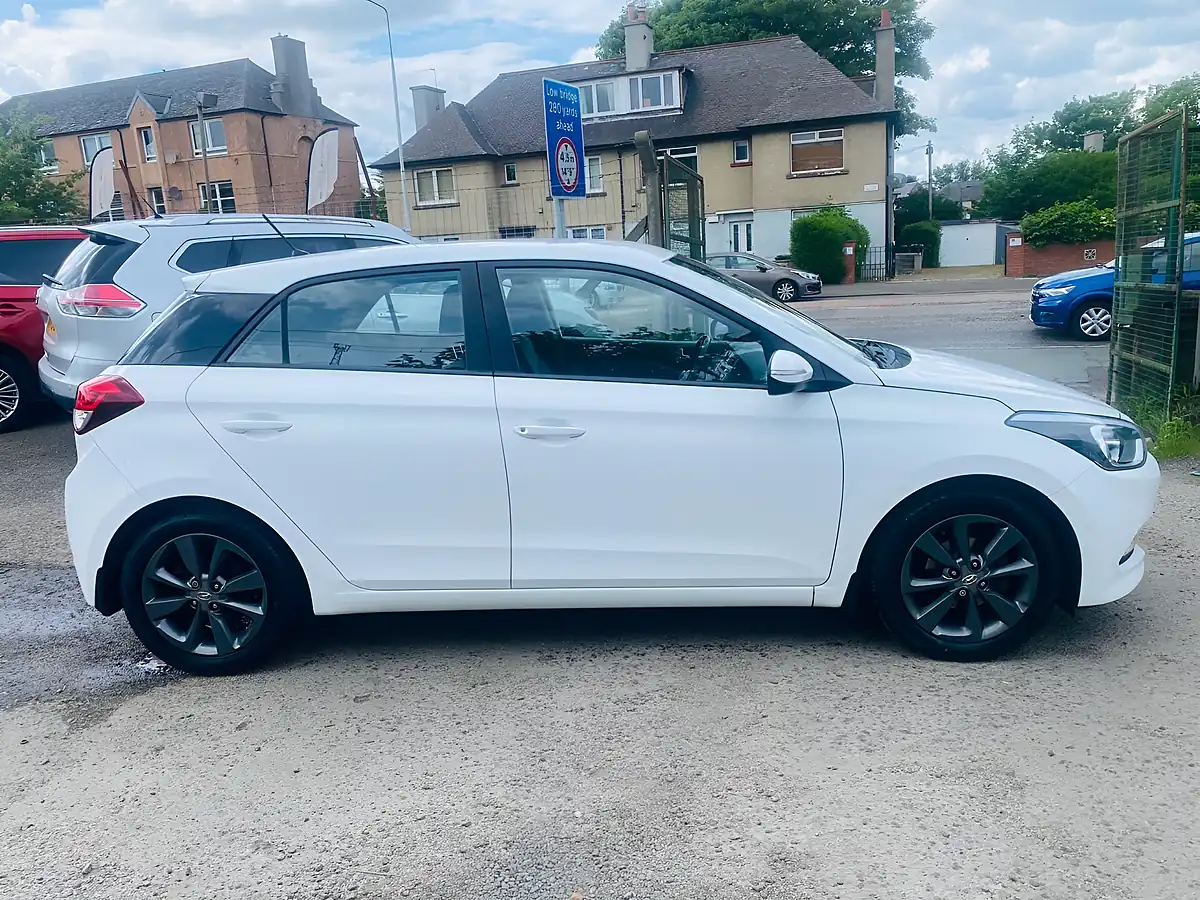 Used 2015 Hyundai i20 Se White - Interior and Exterior details 10