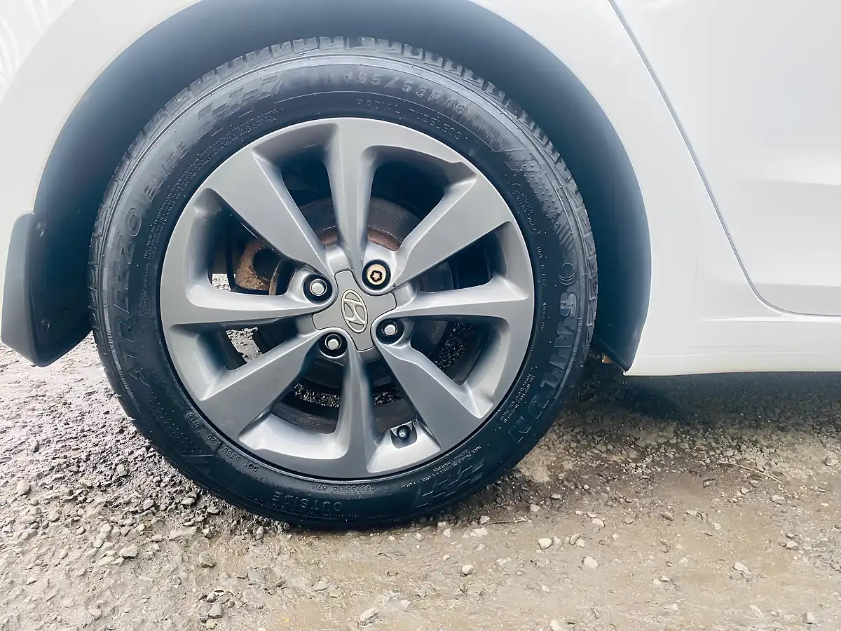 Used 2015 Hyundai i20 Se White - Interior and Exterior details 12