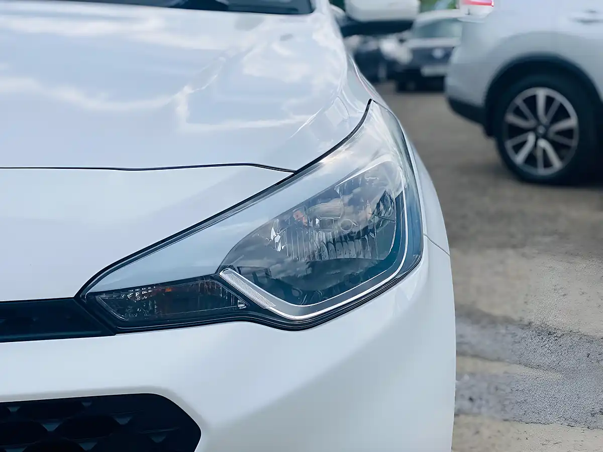 Used 2015 Hyundai i20 Se White - Interior and Exterior details 14