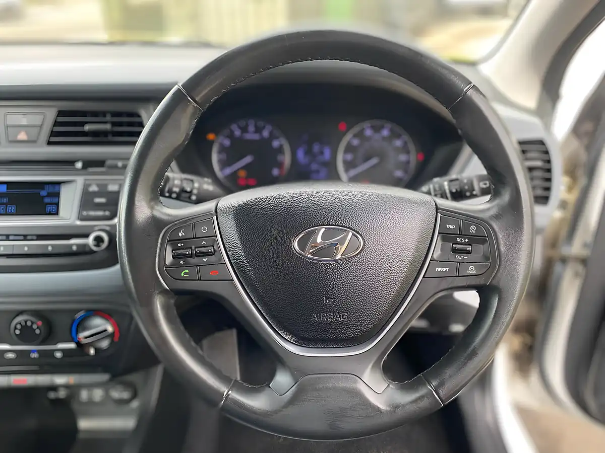 Used 2015 Hyundai i20 Se White - Interior and Exterior details 18