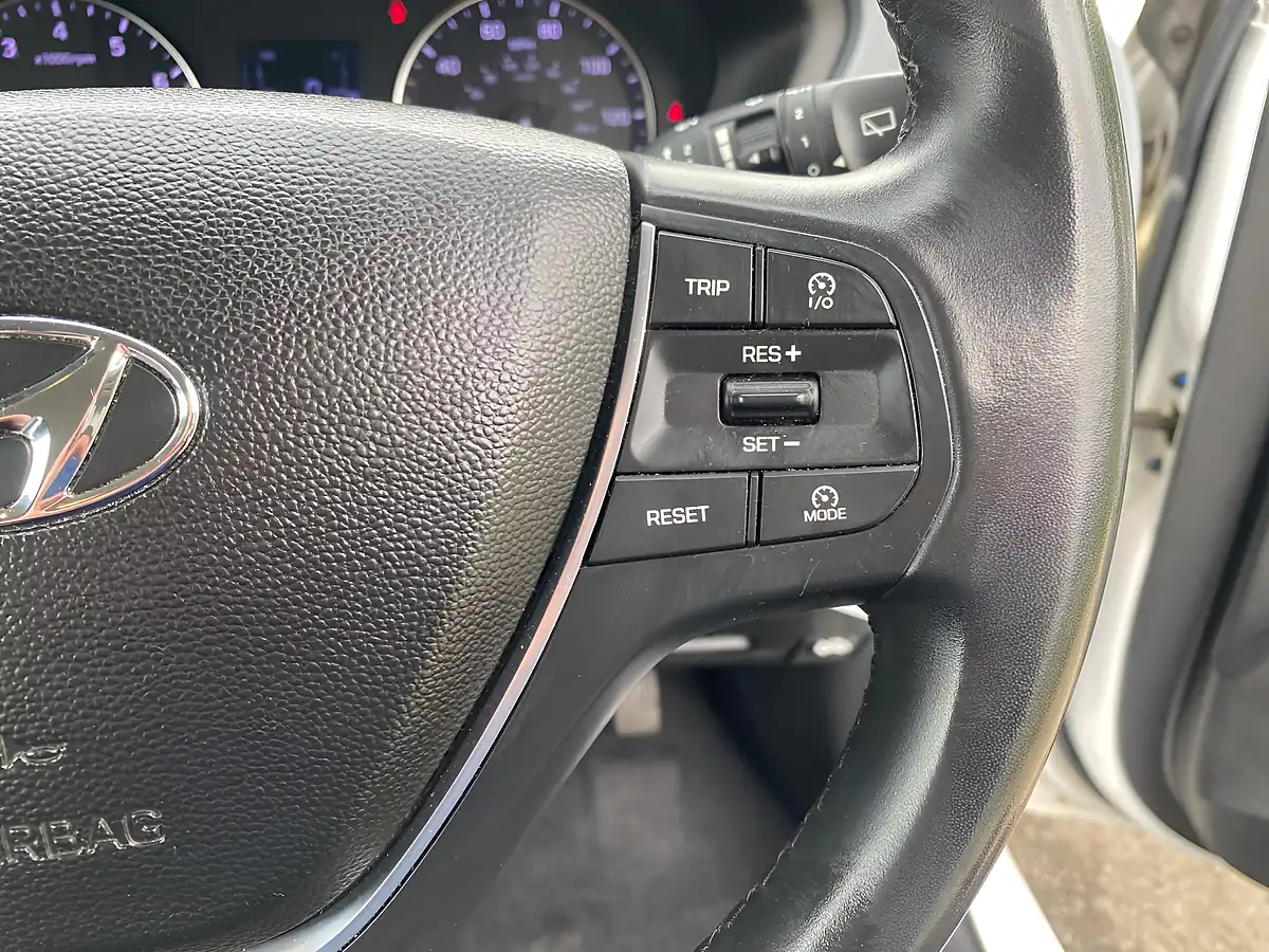 Used 2015 Hyundai i20 Se White - Interior and Exterior details 20