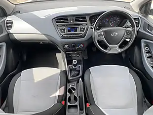 Used 2015 Hyundai i20 Se White - Interior and Exterior details 4