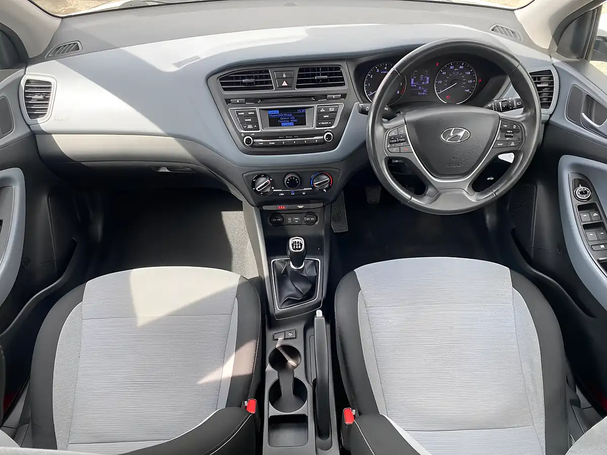Used 2015 Hyundai i20 Se White - Interior and Exterior details 4