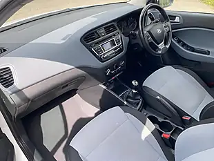 Used 2015 Hyundai i20 Se White - Interior and Exterior details 5
