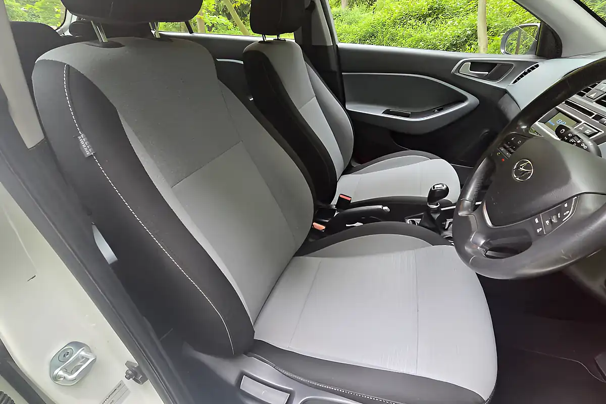 Used 2015 Hyundai i20 Se White - Interior and Exterior details 10