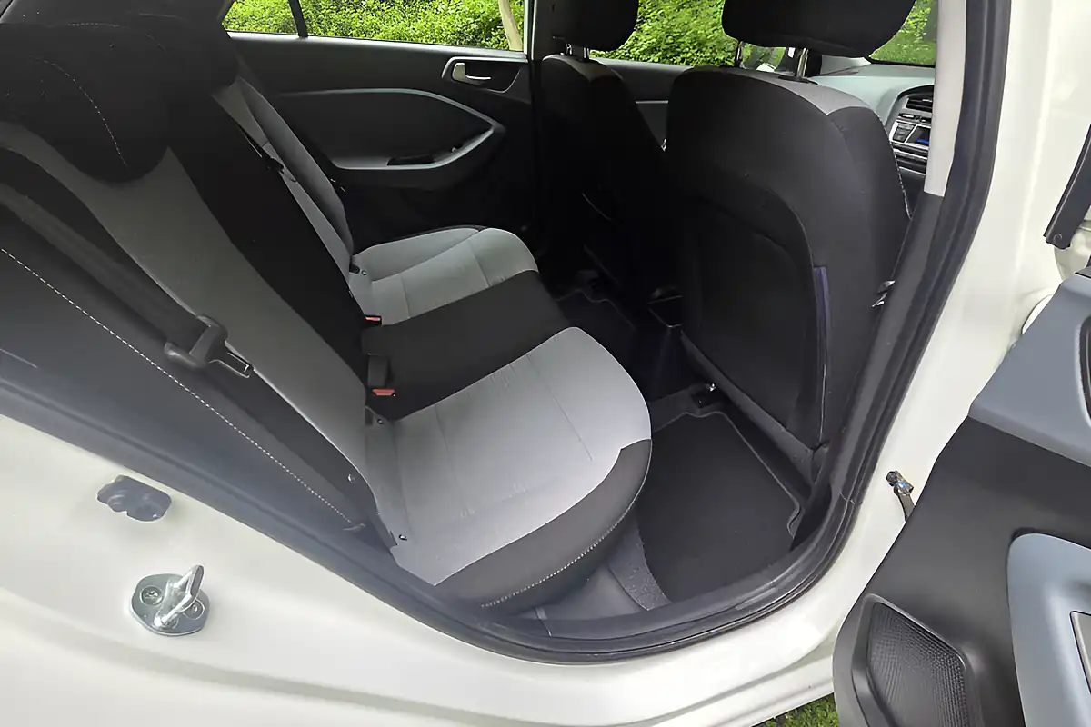 Used 2015 Hyundai i20 Se White - Interior and Exterior details 11