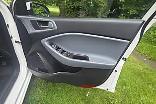 Used 2015 Hyundai i20 Se White - Interior and Exterior details 12