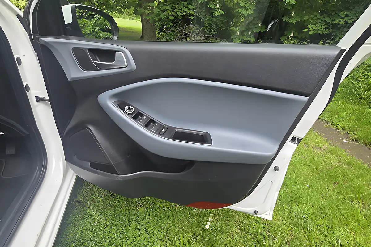 Used 2015 Hyundai i20 Se White - Interior and Exterior details 12