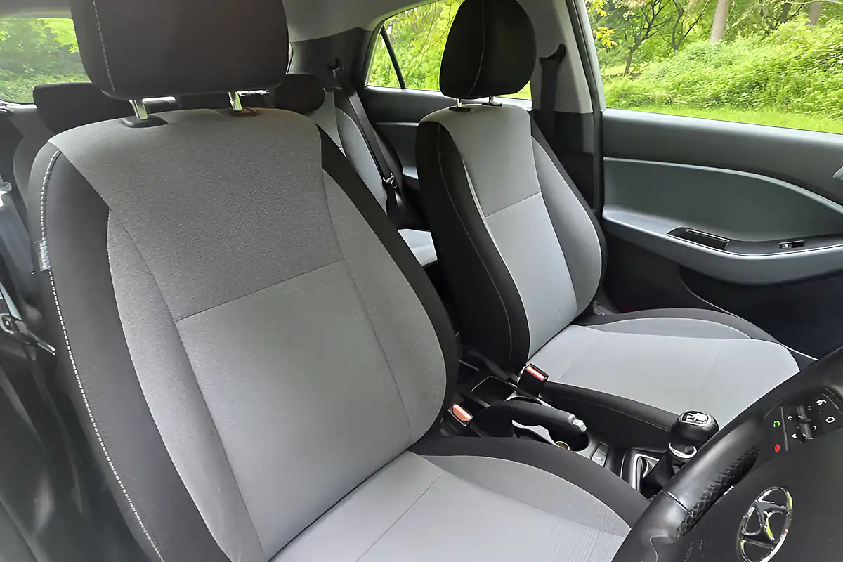 Used 2015 Hyundai i20 Se White - Interior and Exterior details 13