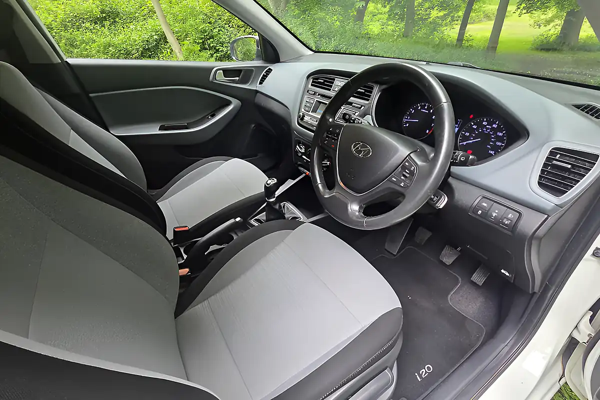 Used 2015 Hyundai i20 Se White - Interior and Exterior details 14
