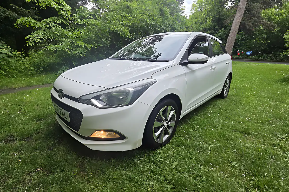 Used 2015 Hyundai i20 Se White - Interior and Exterior details 3