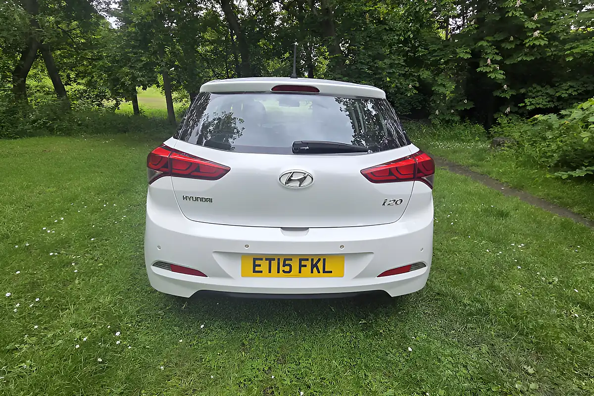 Used 2015 Hyundai i20 Se White - Interior and Exterior details 4