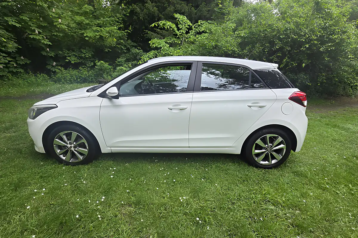 Used 2015 Hyundai i20 Se White - Interior and Exterior details 6