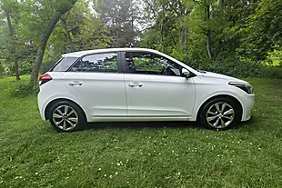 Used 2015 Hyundai i20 Se White - Interior and Exterior details 8