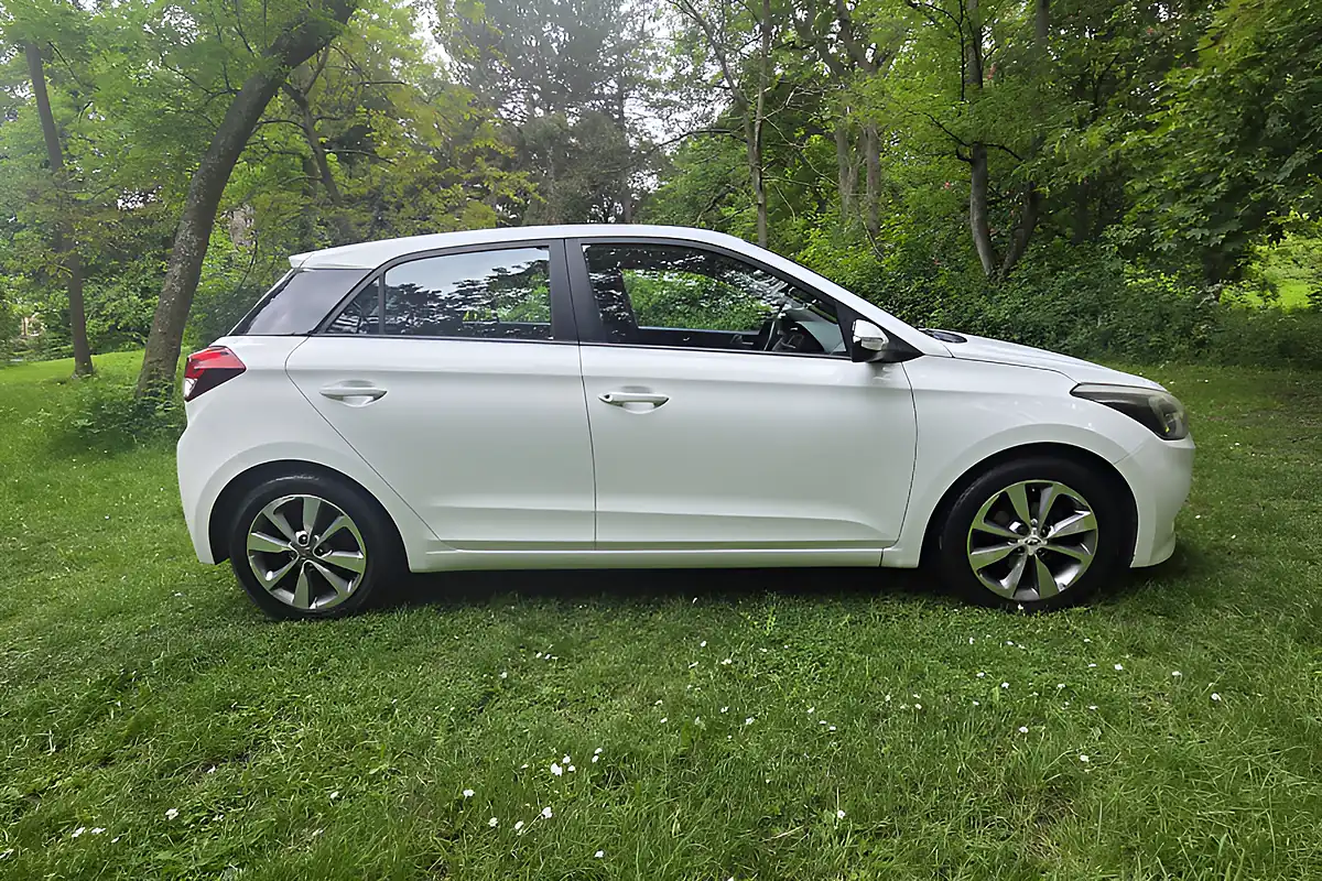 Used 2015 Hyundai i20 Se White - Interior and Exterior details 8