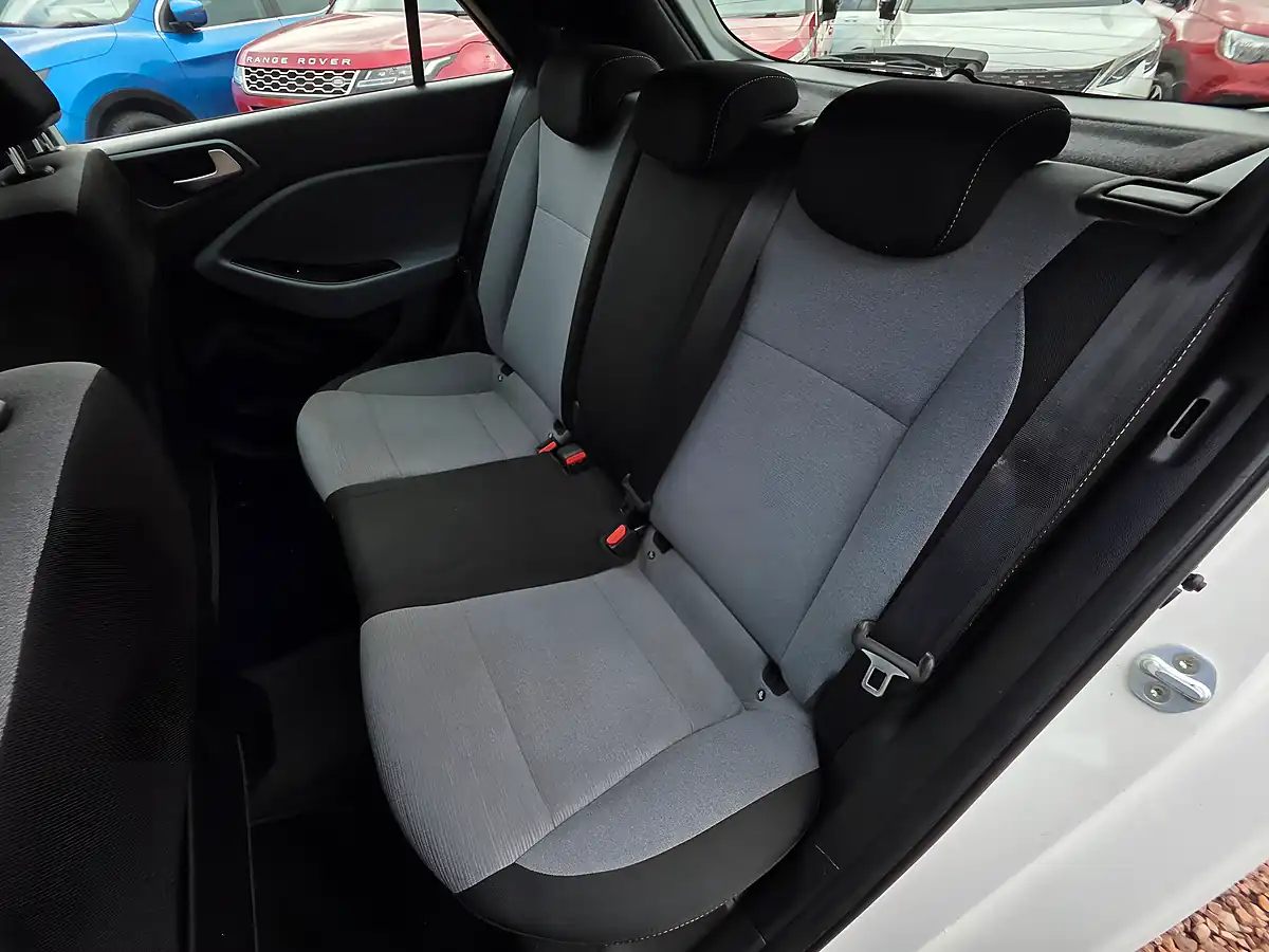 Used 2015 Hyundai I20 Se White - Interior and Exterior details 12