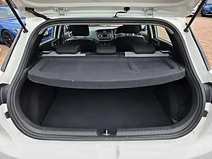 Used 2015 Hyundai I20 Se White - Interior and Exterior details 13