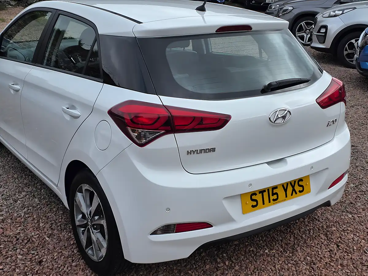 Used 2015 Hyundai I20 Se White - Interior and Exterior details 16