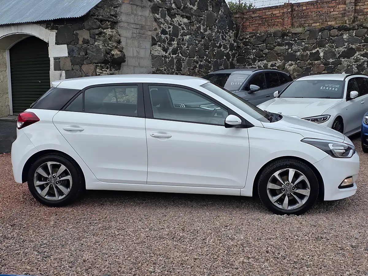 Used 2015 Hyundai I20 Se White - Interior and Exterior details 19