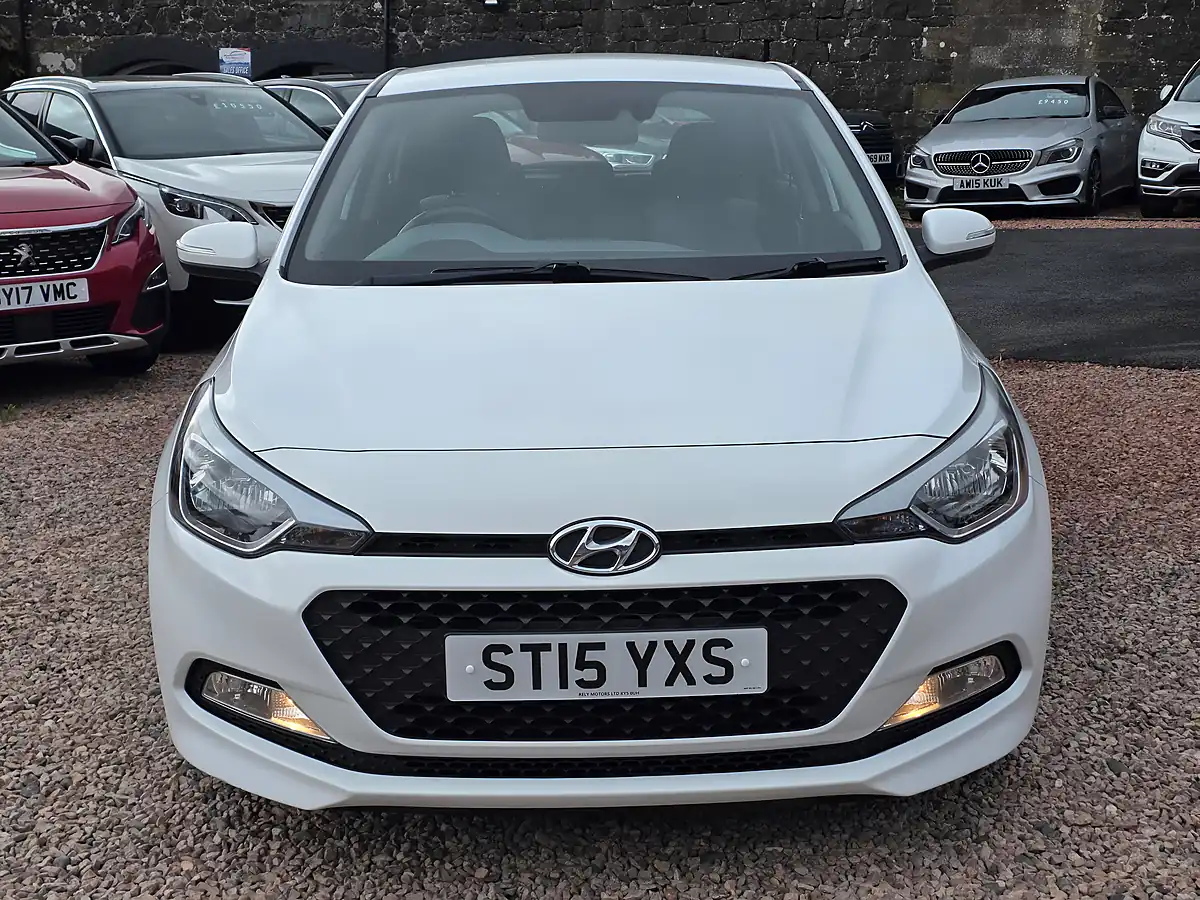 Used 2015 Hyundai I20 Se White - Interior and Exterior details 3