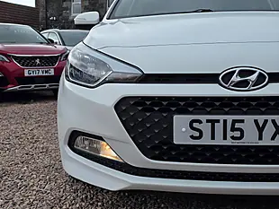 Used 2015 Hyundai I20 Se White - Interior and Exterior details 4