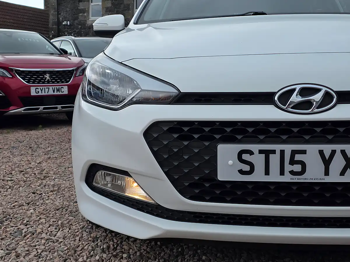 Used 2015 Hyundai I20 Se White - Interior and Exterior details 4