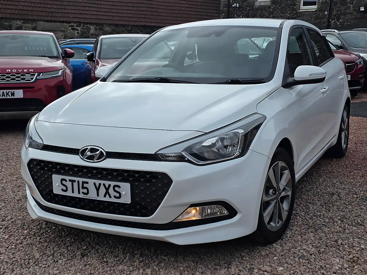 Used 2015 Hyundai I20 Se White - Interior and Exterior details 5