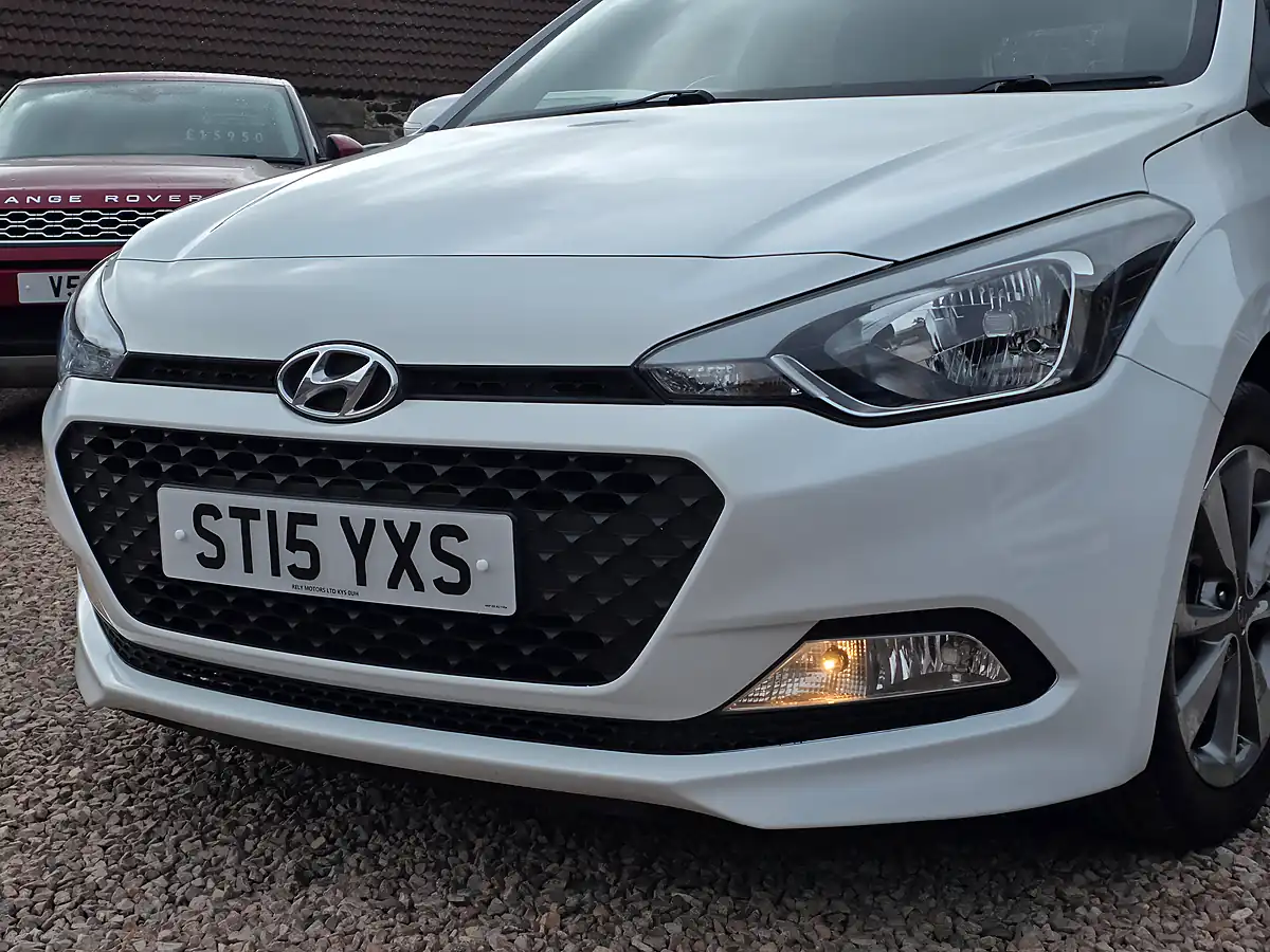 Used 2015 Hyundai I20 Se White - Interior and Exterior details 6