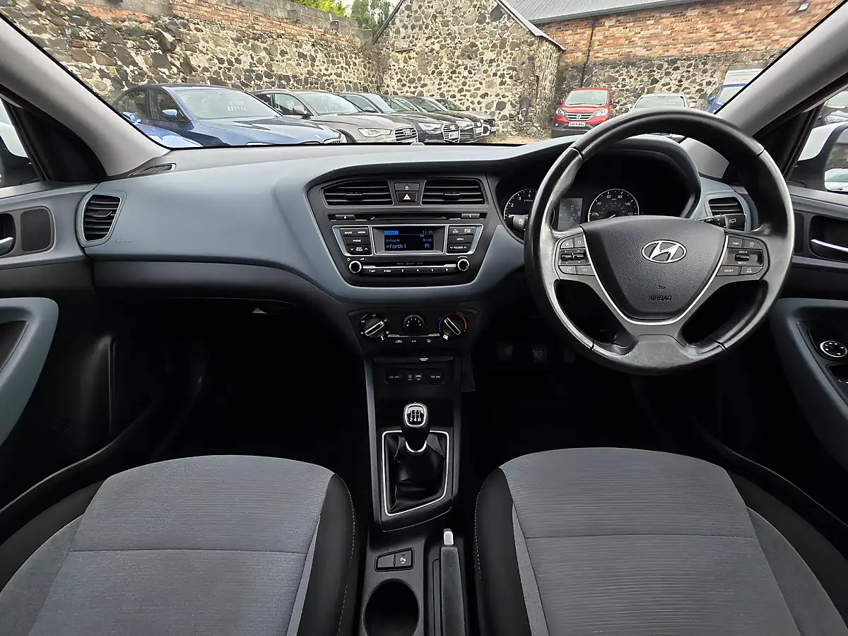 Used 2015 Hyundai I20 Se White - Interior and Exterior details 7