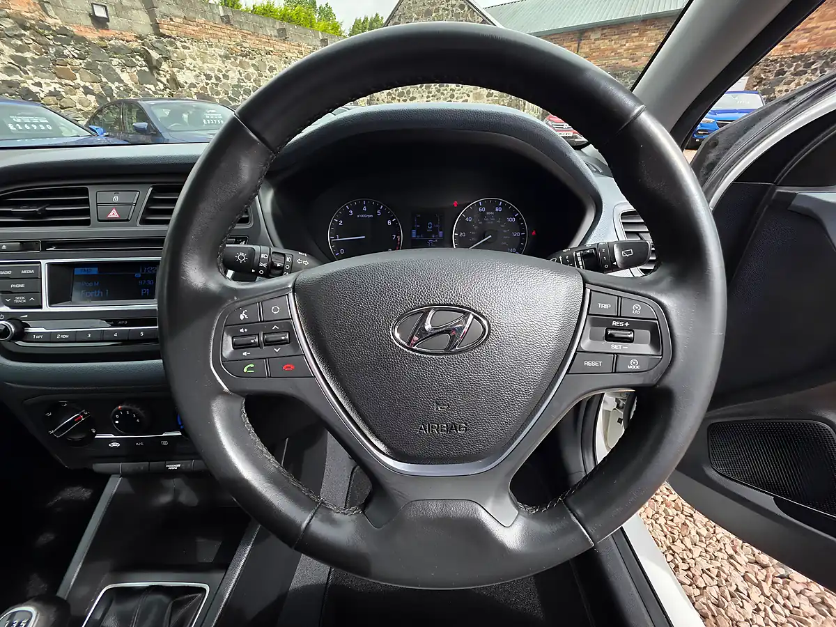 Used 2015 Hyundai I20 Se White - Interior and Exterior details 9
