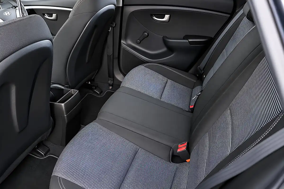 Used 2015 Hyundai i30 Blue Drive S Black - Interior and Exterior details 12