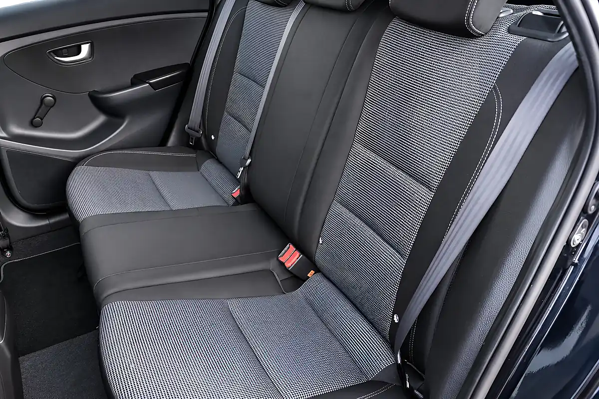 Used 2015 Hyundai i30 Blue Drive S Black - Interior and Exterior details 13
