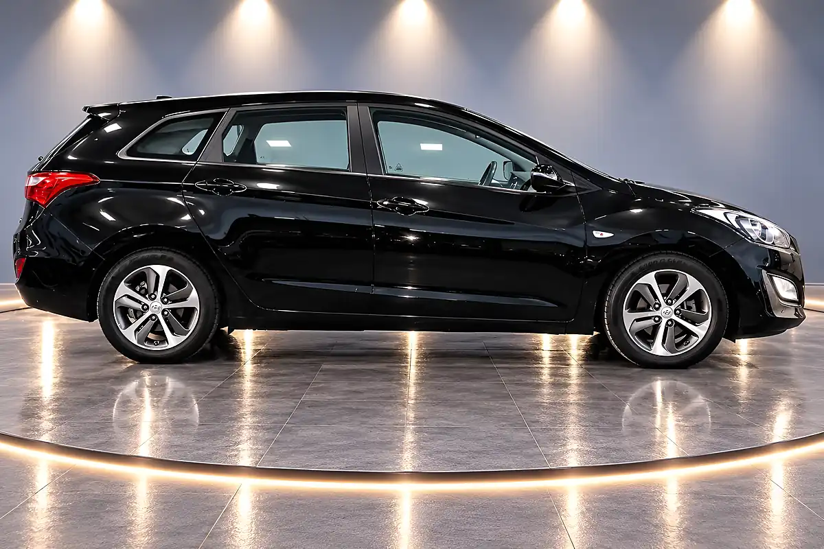 Used 2015 Hyundai i30 Blue Drive S Black - Interior and Exterior details 7
