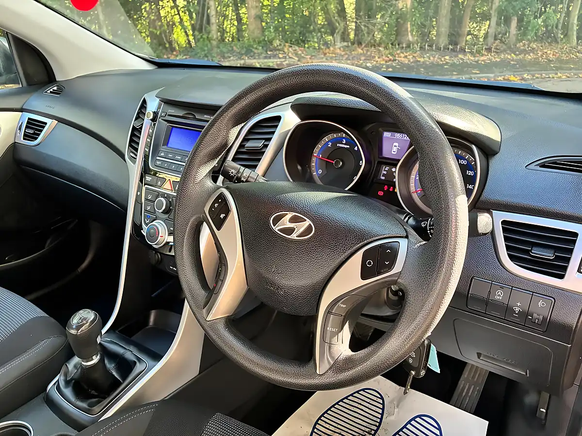 Used 2015 Hyundai i30 Blue Drive S Grey - Interior and Exterior details 12