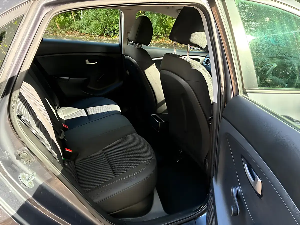 Used 2015 Hyundai i30 Blue Drive S Grey - Interior and Exterior details 14