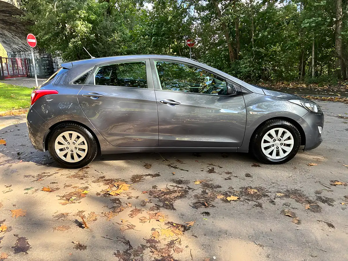 Used 2015 Hyundai i30 Blue Drive S Grey - Interior and Exterior details 3