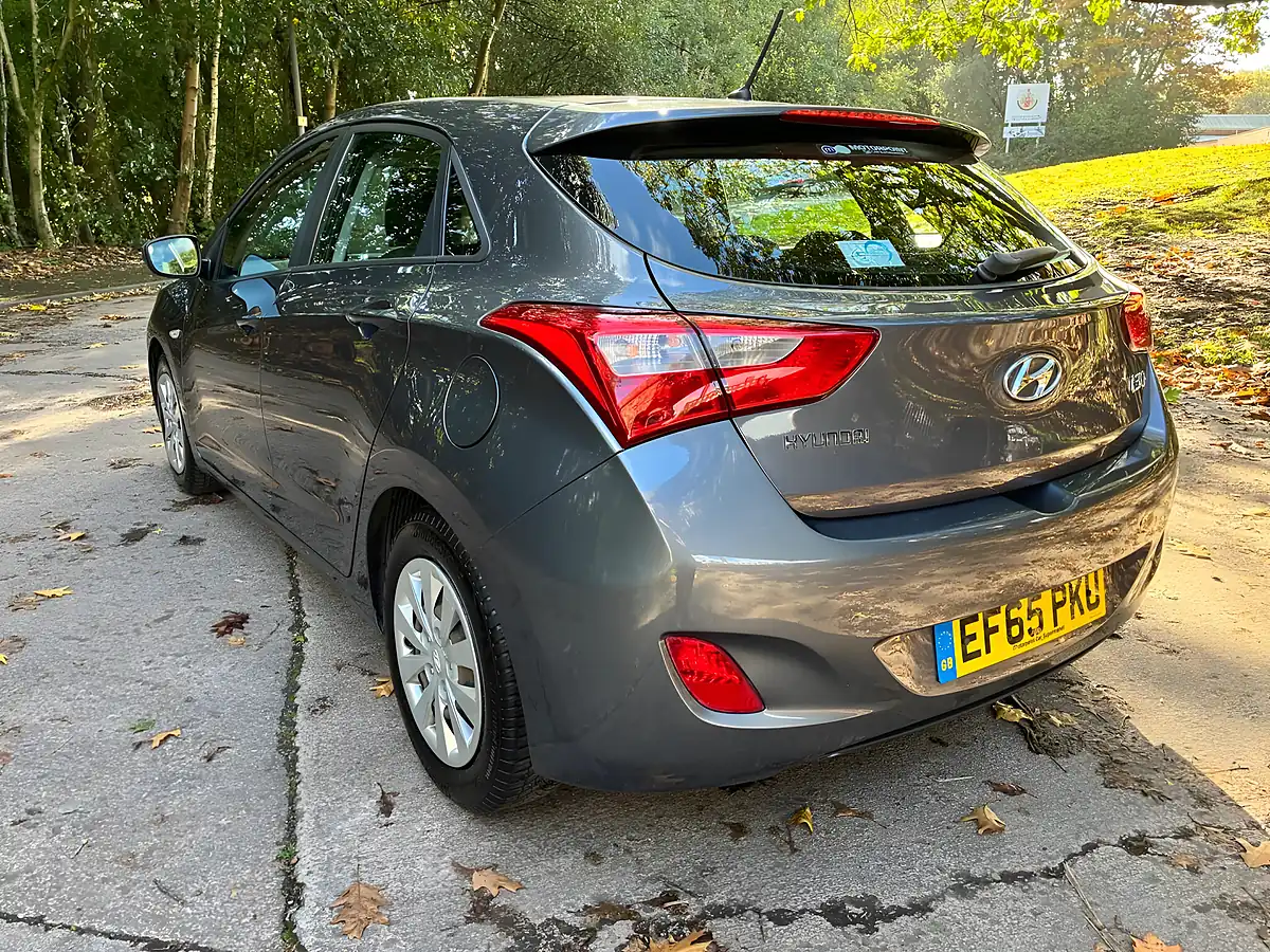 Used 2015 Hyundai i30 Blue Drive S Grey - Interior and Exterior details 7