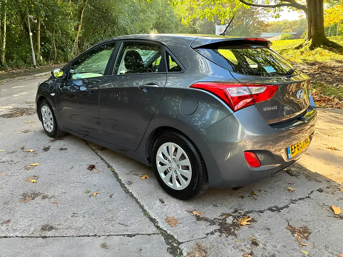 Used 2015 Hyundai i30 Blue Drive S Grey - Interior and Exterior details 8
