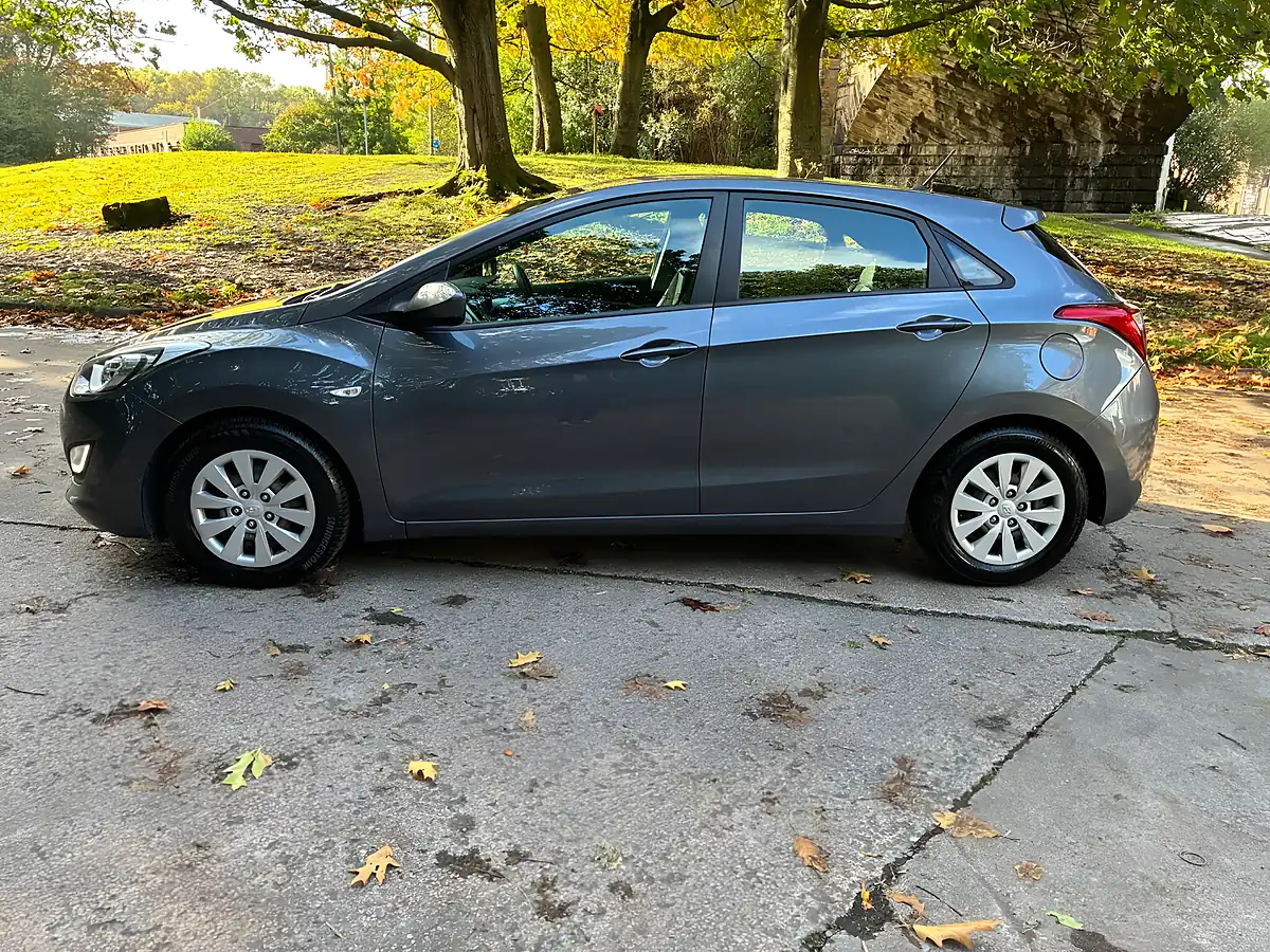 Used 2015 Hyundai i30 Blue Drive S Grey - Interior and Exterior details 9