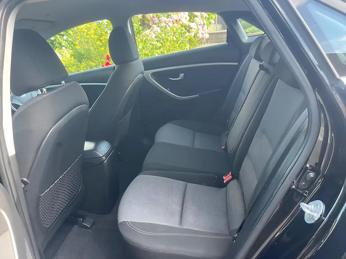Used 2015 Hyundai i30 Blue Drive Se Black - Interior and Exterior details 12