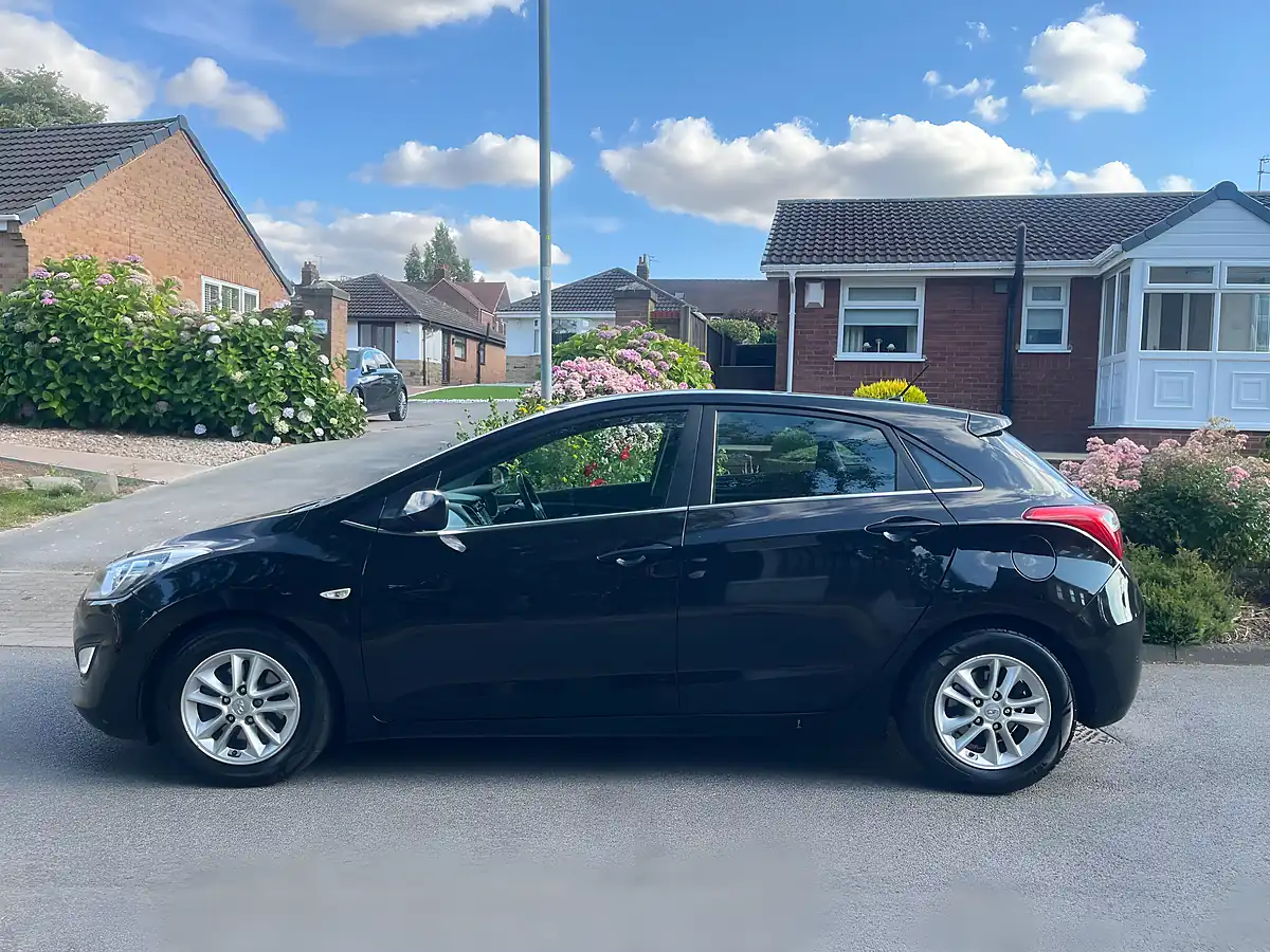 Used 2015 Hyundai i30 Blue Drive Se Black - Interior and Exterior details 3