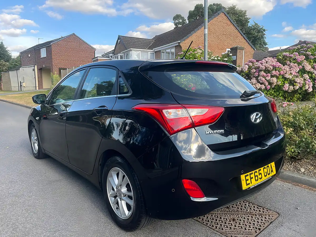Used 2015 Hyundai i30 Blue Drive Se Black - Interior and Exterior details 8