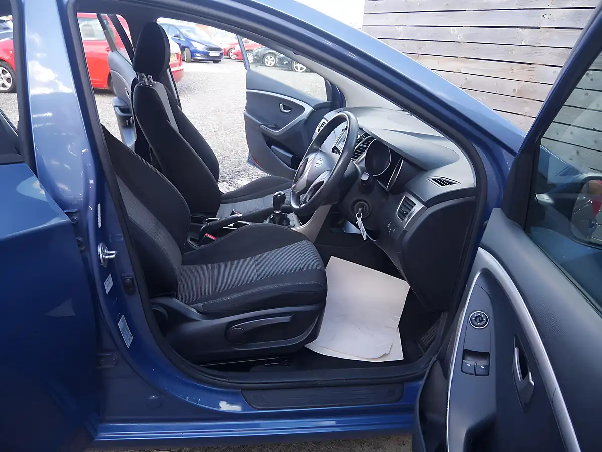 Used 2015 Hyundai I30 S Ara Blue - Interior and Exterior details 11