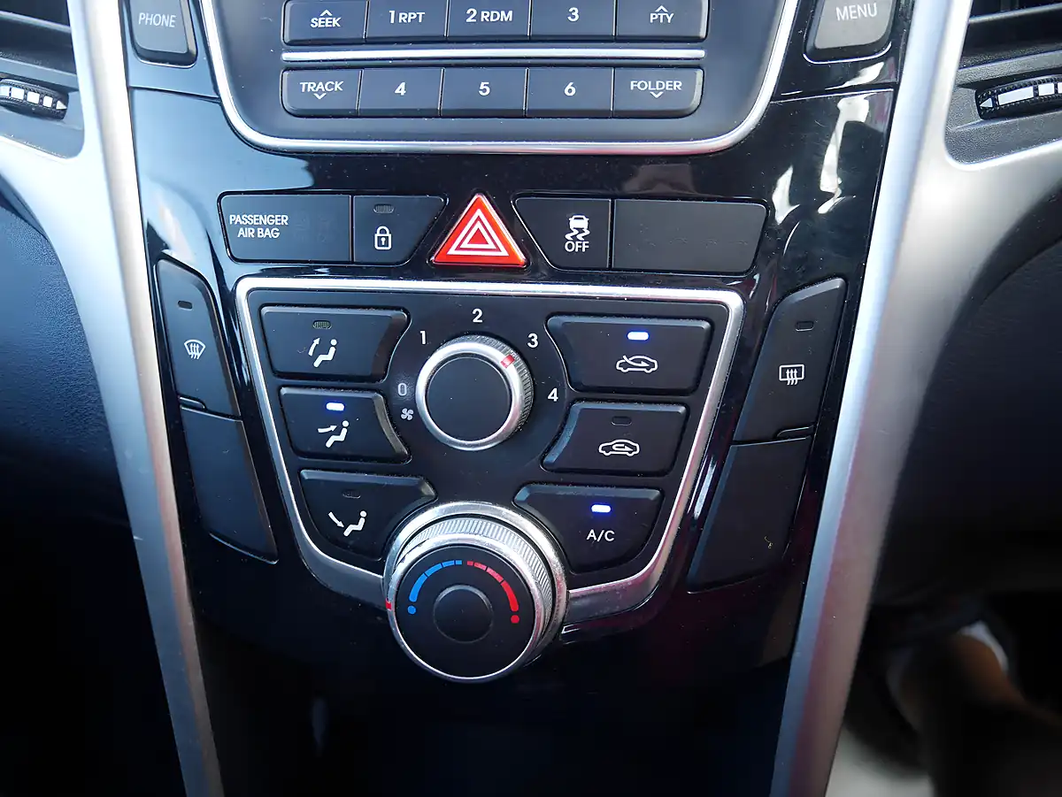 Used 2015 Hyundai I30 S Ara Blue - Interior and Exterior details 15