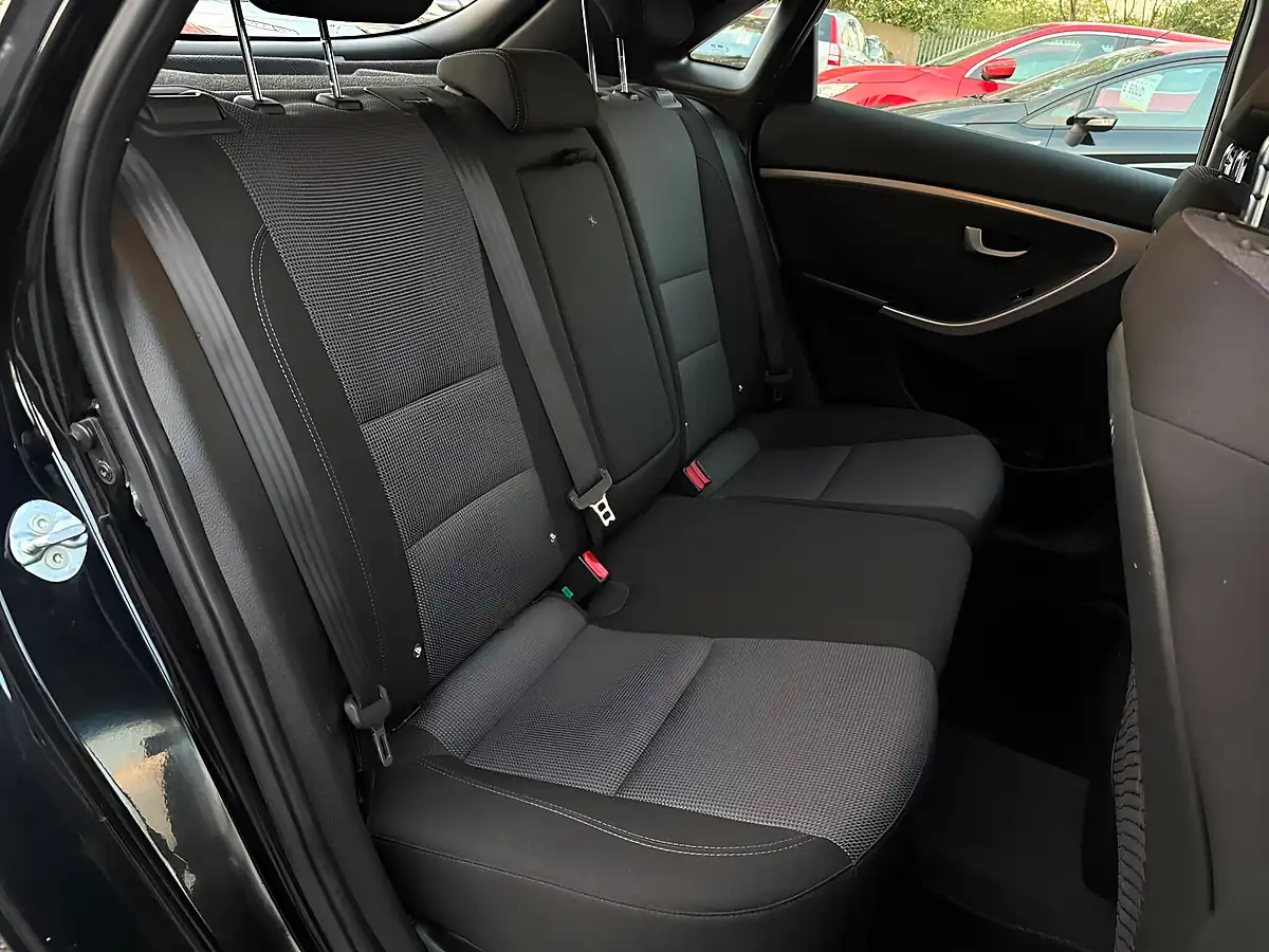 Used 2015 Hyundai I30 Se Black - Interior and Exterior details 14