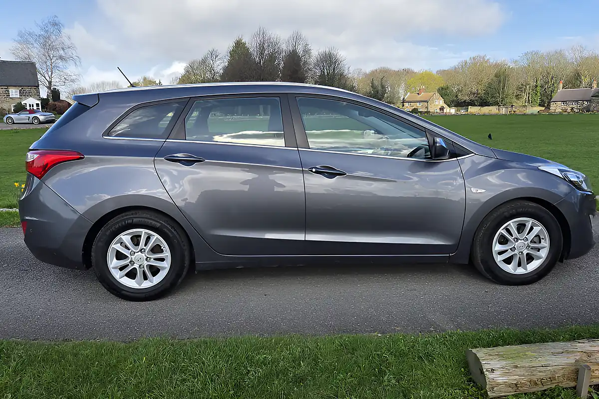 Used 2015 Hyundai i30 Se Blue Drive Grey - Interior and Exterior details 8