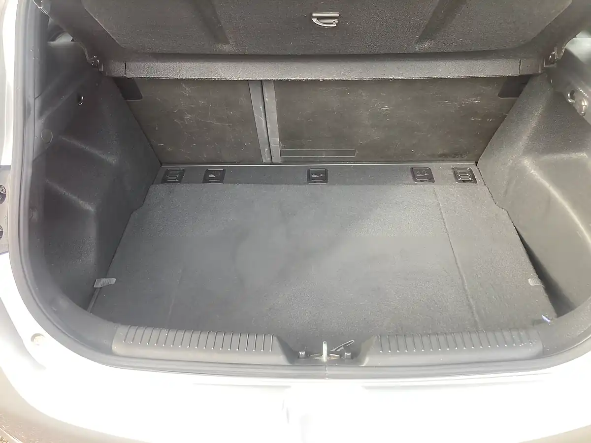 Used 2015 Hyundai i30 Se Blue Drive Silver - Interior and Exterior details 10