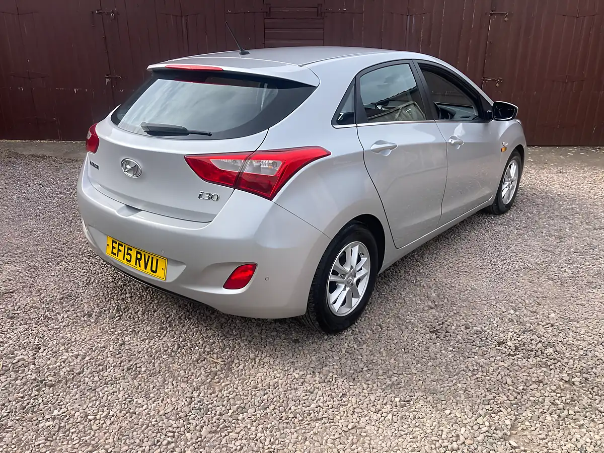 Used 2015 Hyundai i30 Se Blue Drive Silver - Interior and Exterior details 3