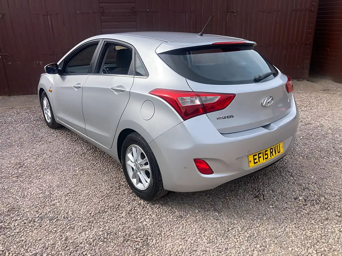 Used 2015 Hyundai i30 Se Blue Drive Silver - Interior and Exterior details 4