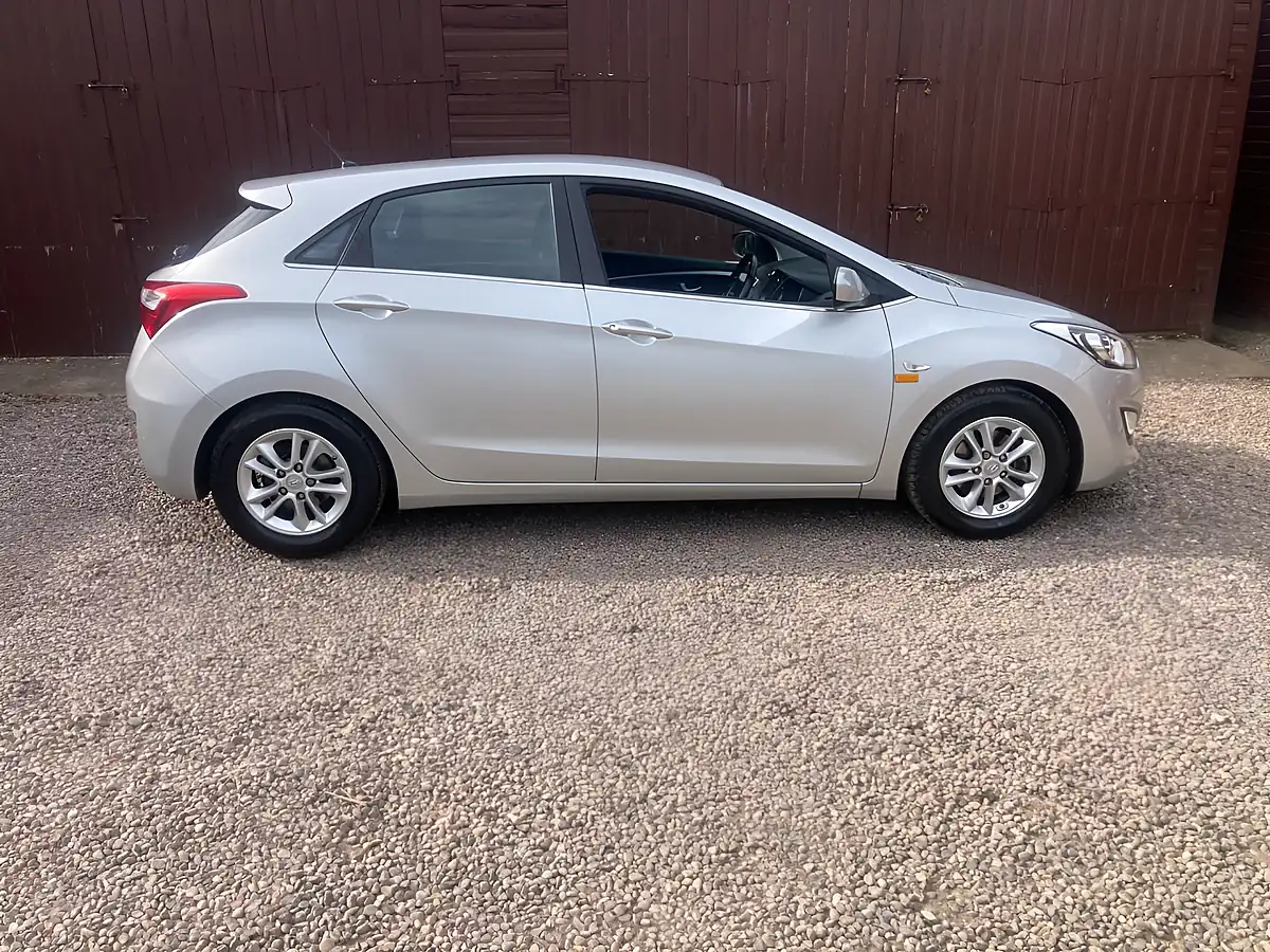 Used 2015 Hyundai i30 Se Blue Drive Silver - Interior and Exterior details 5